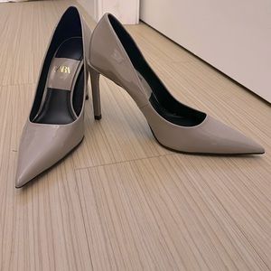 Zara Gray/Taupe Patent Leather Heels/Pumps